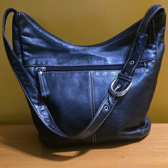 Stone Mountain Accessories Handbags - Stone Mountain Black Leather Crossbody Shoulder Bag